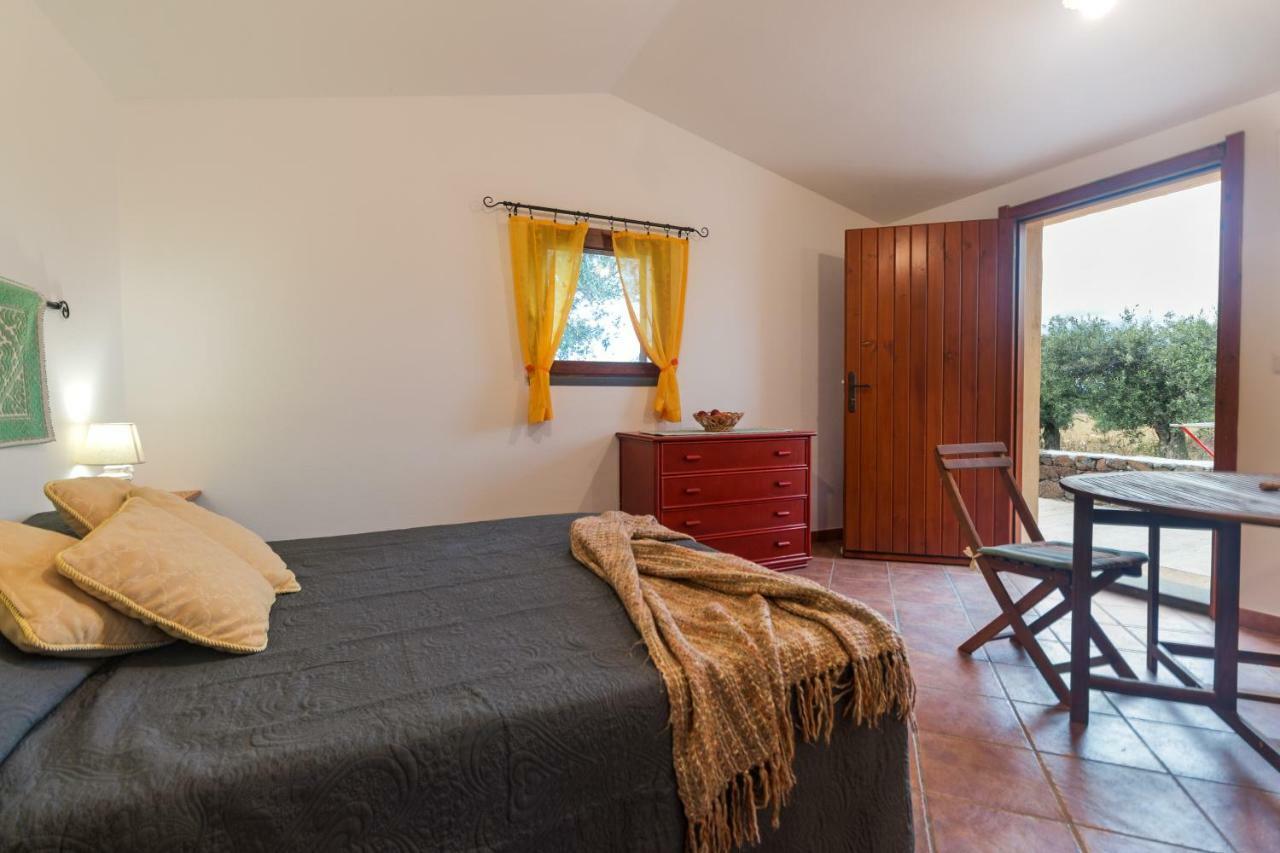 S'Ulumu Guest House ดอร์กาลี ภายนอก รูปภาพ